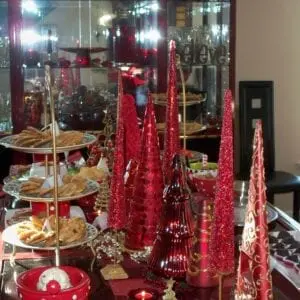 A christmas table with red and white decorations.